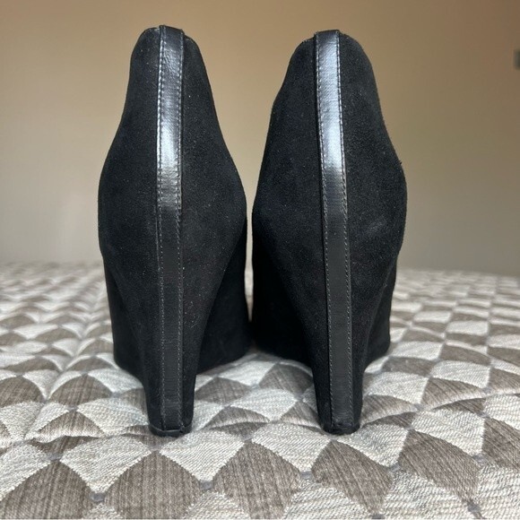 BCBGMAXAZRIA Black Suede Wedge Heeled Slip On Ankle Boots Booties Women's 9.5 - Picture 9 of 16